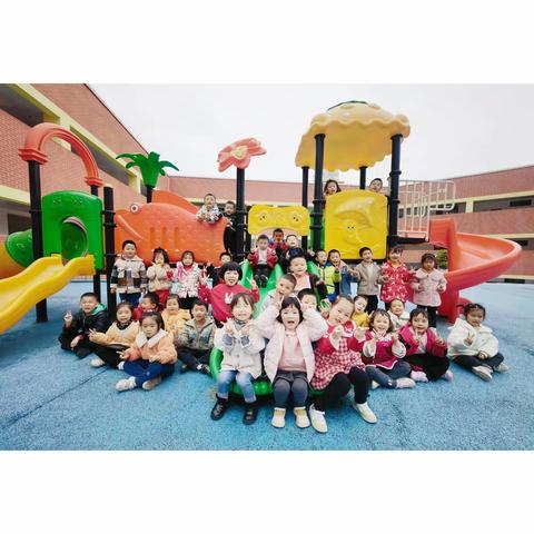 《现代生活》—记正安县第三幼儿园大五班十一月成长记