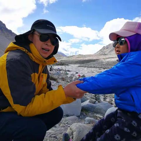 携子之手，从家里到学校，从都市到乡村，从神山到神湖，去目睹世界之巅！