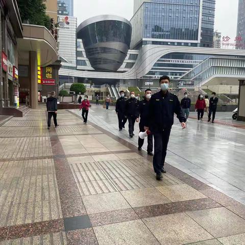 “城管蓝”全力以赴 筑牢防疫屏障