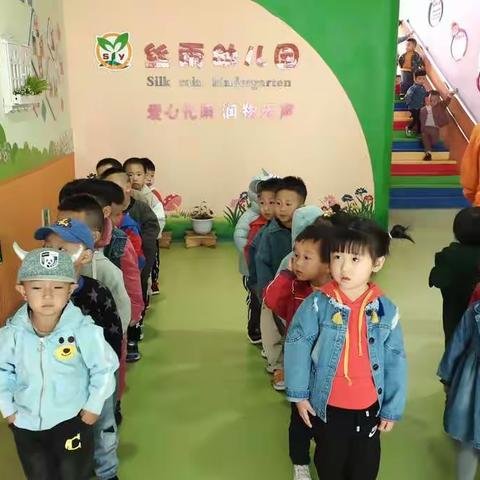 丝雨幼儿园小三班我学儒灵童快乐生活