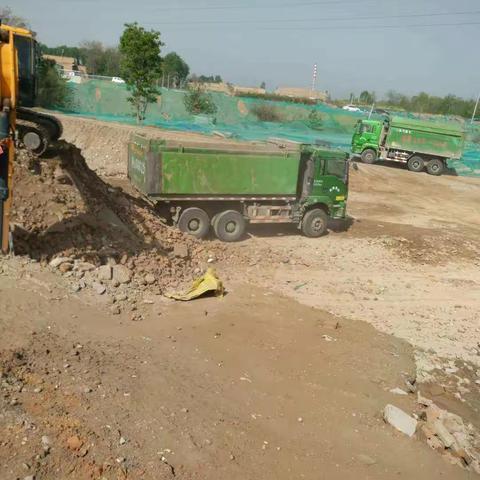 泾渭国土局开展立讯项目建筑垃圾清运工作