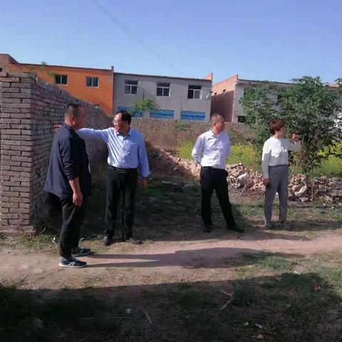 泾渭国土局前往查看西部超导项目内“钉子户”情况