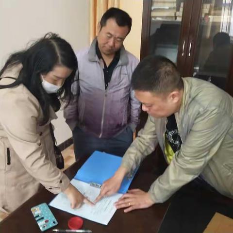 泾渭国土局与众邦项目内邓家塬六组一户临建签订协议