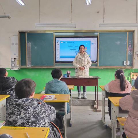 春桃花开，万物复苏，在这春意盎然的时节，为了提高教师的教学技能，提高课堂效率，丁庄小学举行了技能比赛。