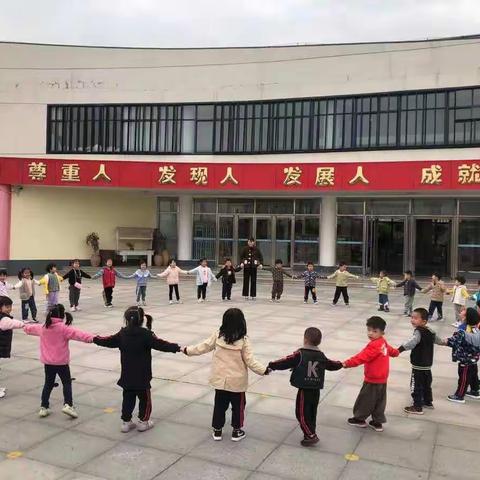 小一班精彩一周之“春雨绵绵伴我行”