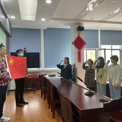 青春心向党  共筑中国梦--新乡县支行团支部组织开展庆祝建团百年系列活动