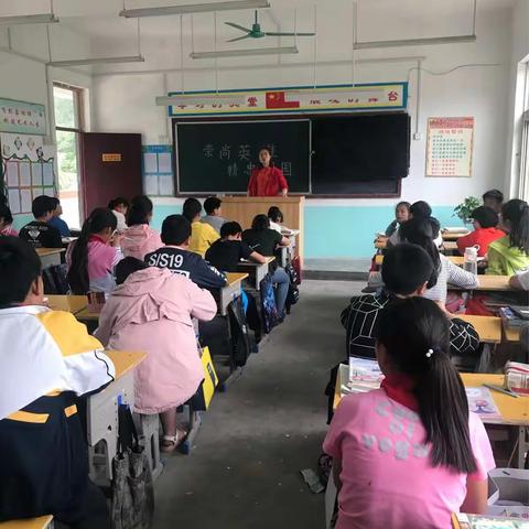 延津县石婆固镇任光屯小学“崇尚英雄，精忠报国”主题班会活动总结