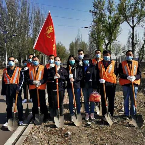 大同西房建供热车间主题党日活动–––清理平旺牵引变电所排洪沟