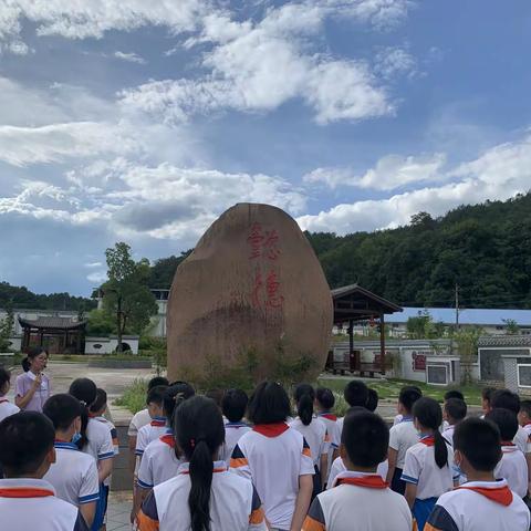 景仰学者风范，积蓄成长力量一一夏一中心小学组织学生参观懿德文化长廊