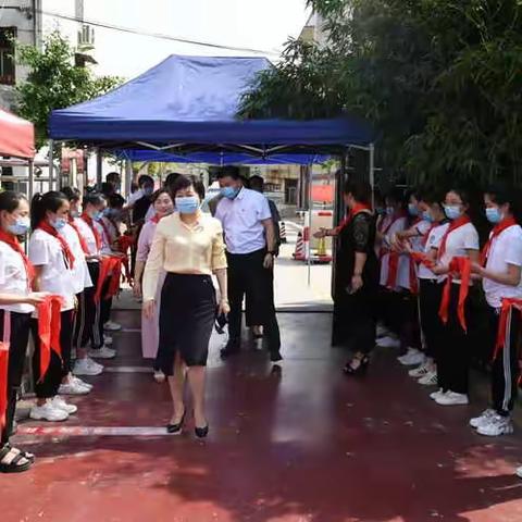 共青团许昌市委到我县开展“六一”慰问活动