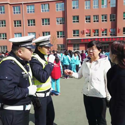 ＂警官进校园，安全伴我行" ——长治路小学交通安全教育系列活动