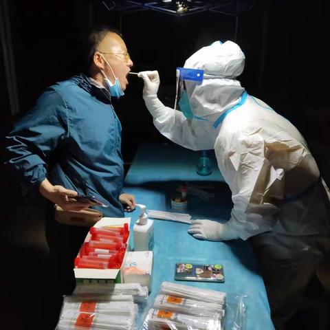 齐心协力抗疫情 越是艰难越向前 核酸检测暖人心