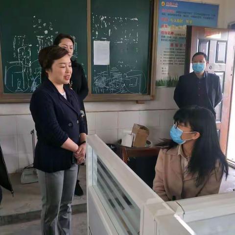 中方县领导到我校督察新冠肺炎疫情防控和指导春季开学的准备工作