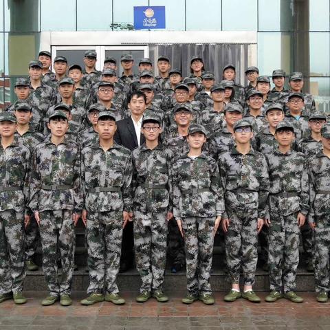 十一连军训阅兵风采