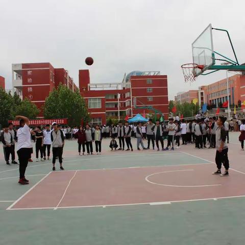 乡宁职中举办教职工趣味运动会
