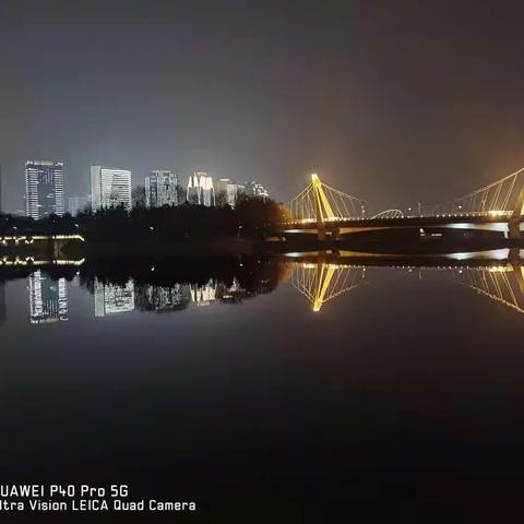 郑东新区的夜景，哪个角度都有它的美丽。