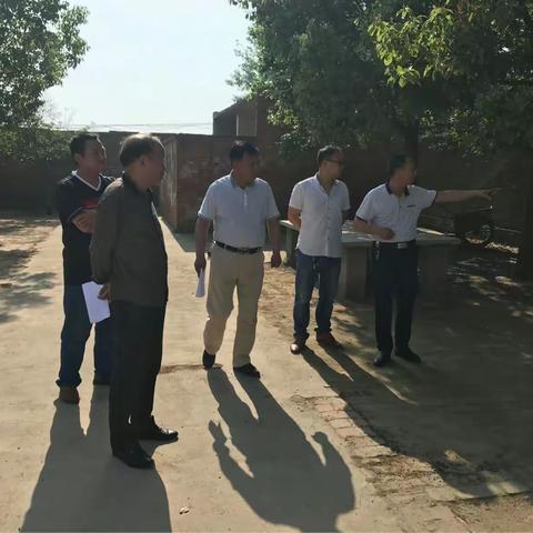 5月10日示范区白河中心学校组织三个排查组对辖区学校的校舍安全进行拉网式大排查。