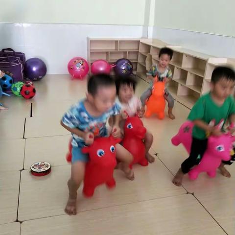 看看这两天文轩幼儿园试读的小朋友们和老师的快乐