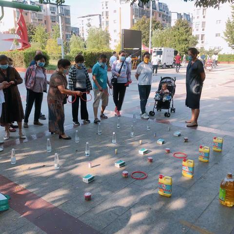 郾城发展村镇银行祁山路支行开展“套出欢乐，圈住幸福”金融知识宣传活动