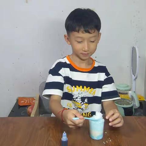 二(3)班费梓宸——人造雪花