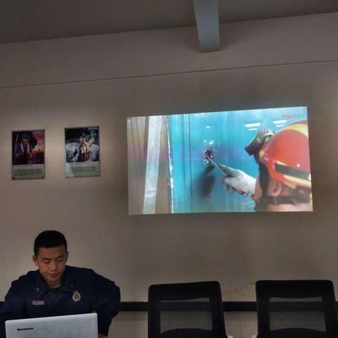 安康支队新训队开展防盗门破拆技术专项训练