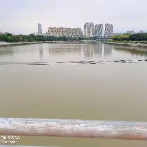 4月21日，祥和河道专管员对东西溪开展日常巡查，经巡查河道养护良好。