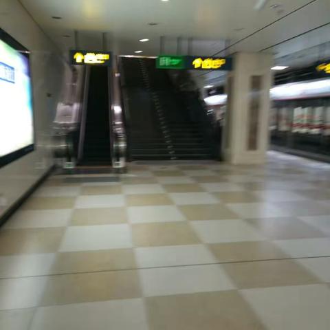 脚步 (2017年8月7日下午1点到3点自己在哈工大校园里玩，边玩边拍照)