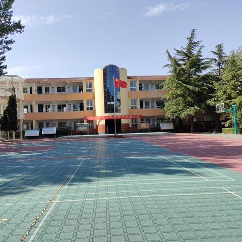 和谐向上 、崇德尚美的                   泰和小学 欢迎您！