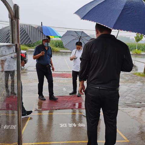 全力以赴战疫情 风雨无阻督察看