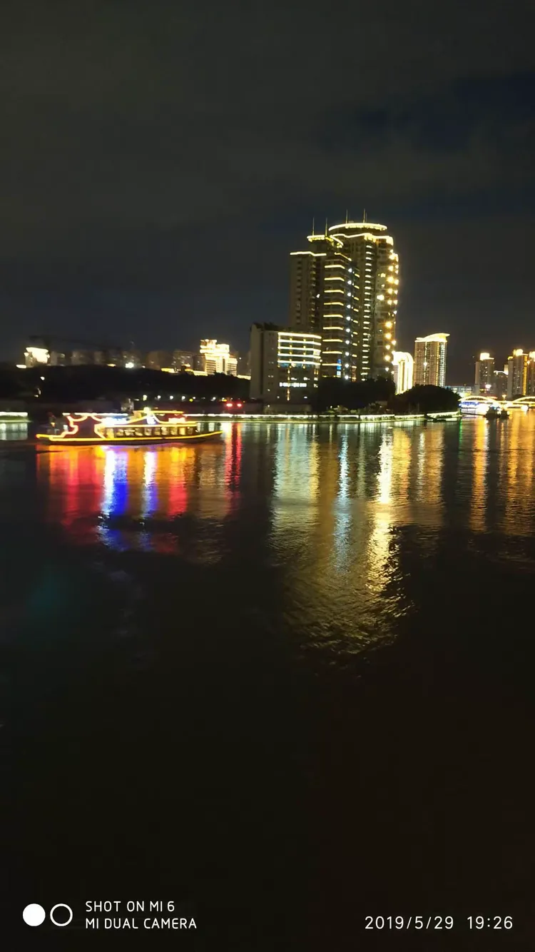 夜幕下的江心公园