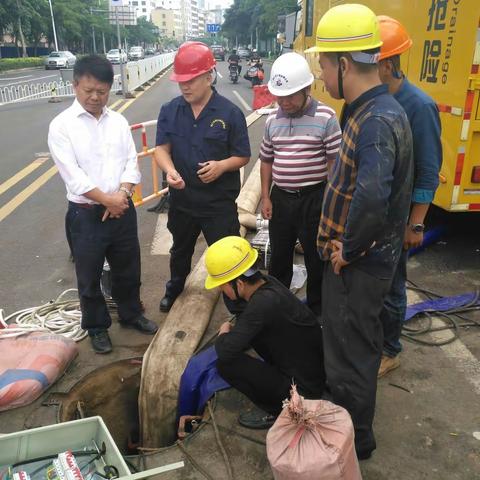 市水务局蔡能浩局长率队调研美舍河运维管理工作