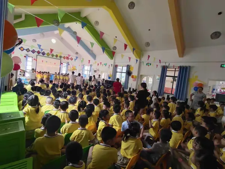 宁乡市格林幼儿园"传唱红歌,童心向党"歌咏比赛