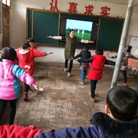 东升教学点进一步规范学生广播体操动作