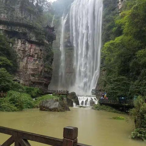 三峡大瀑布