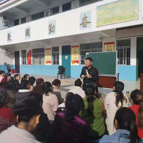 《重视家庭建设，培养优秀人才》曹彦飞教授走进城郊乡崛山小学