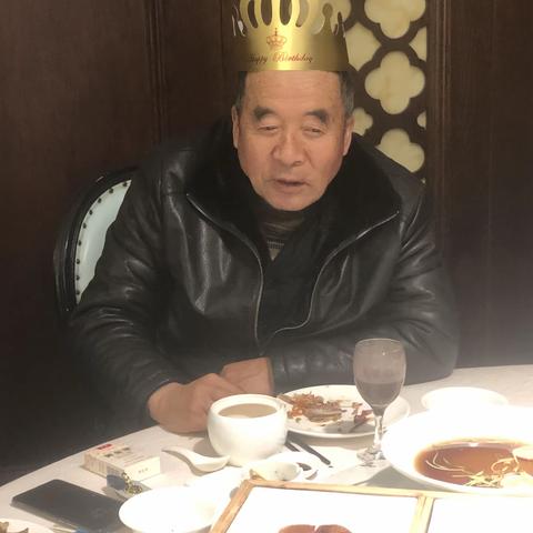 祝父亲生日快乐，长命百岁！