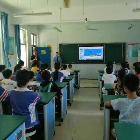 手牵手向校园欺凌说“不”——西仝古小学法制进校园