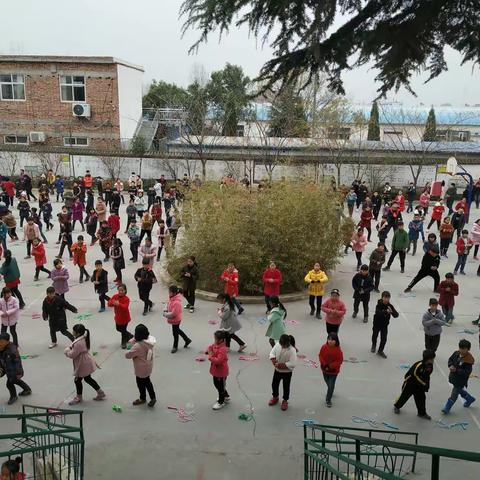 李庄小学"走出去"，向兄弟学校学习
