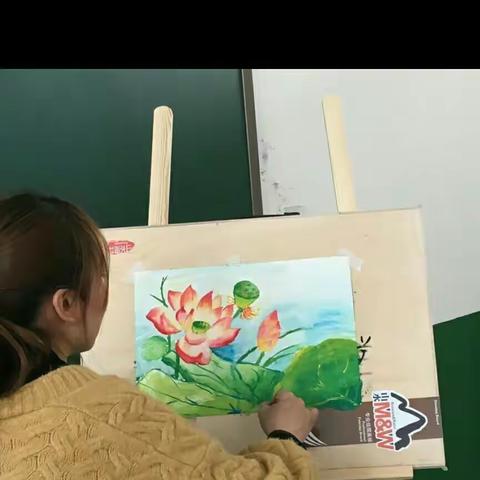 用手中的画笔，描画金色的童年！――草市小学美术课堂魅力展现