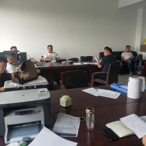 6月5日农业综合执法大队在局五楼办公室召开工作调度会及违法违规调运生猪百日专项打击行动实施方案的通知