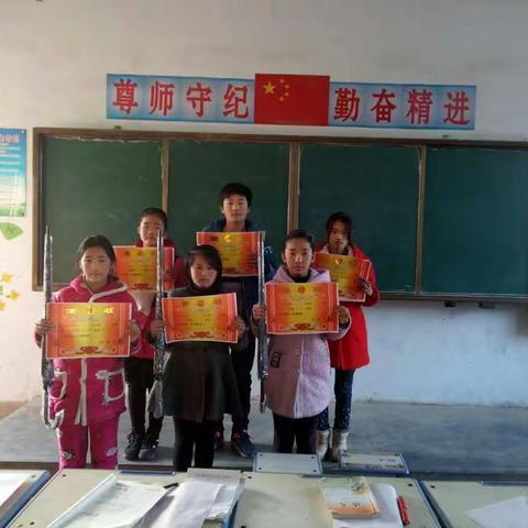大侯中心小学期中表模会