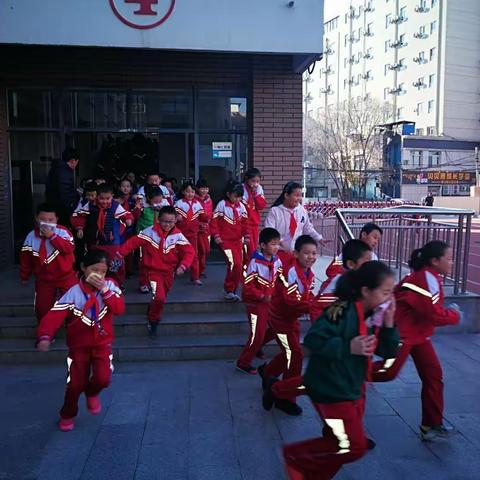 北垣小学开展消防演练、知识讲座活动