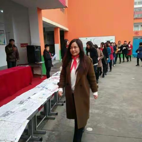 艳伟学校爱心传递捐书仪式