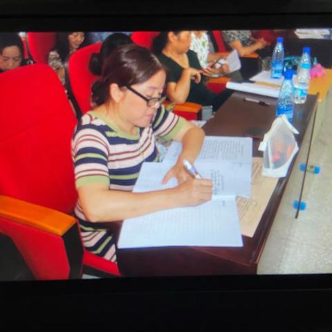 用力才能称职，用心才能优秀——永顺县石堤小学2021暑期教师全员培训第三天开课啦！