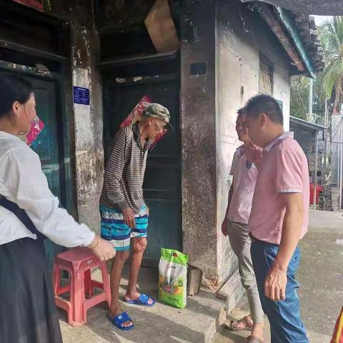 深入村民小组走访座谈，凝心聚力物色人选