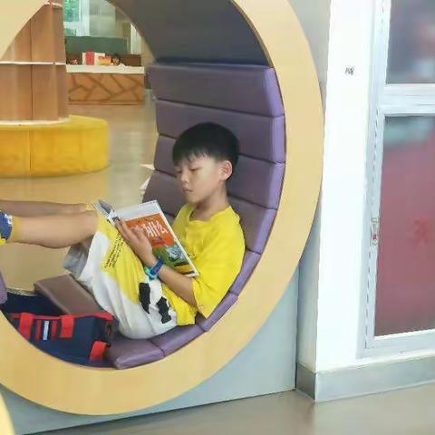 二二班刘思宇 李雨函吹灭读书灯 一身都是月