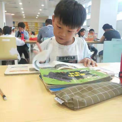 黄河路小学二2班刘思宇图书馆印迹（二)