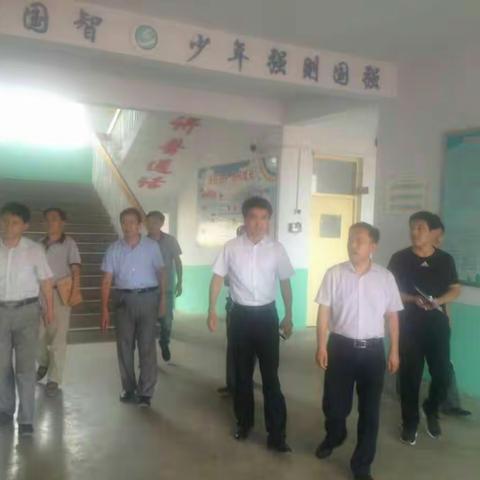 为迎接省均衡发展复验，王局长亲临崔口镇大齐小学号脉把关