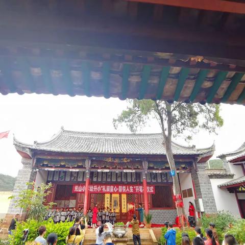诗联书画进校园  春风化雨育新芽