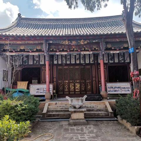通海县元山小学校园对联制作悬挂—联语扬国粹 校园景致优